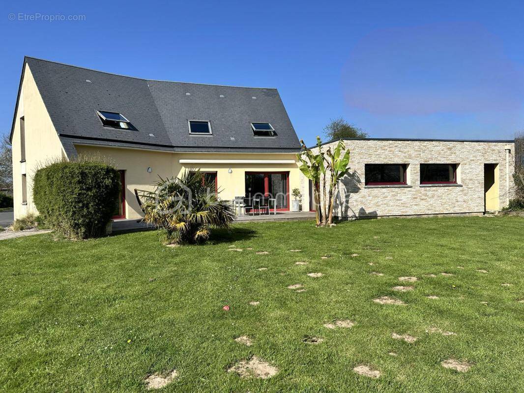 Maison à COLLEVILLE-SUR-MER