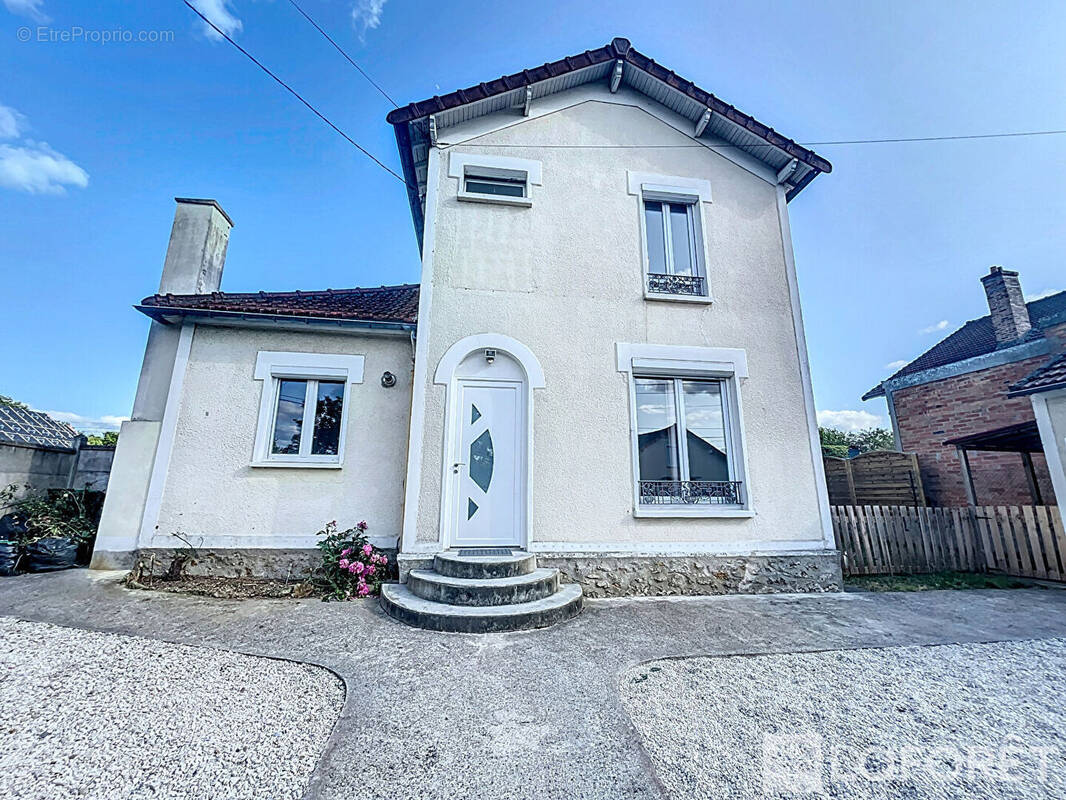 Maison à MENNECY