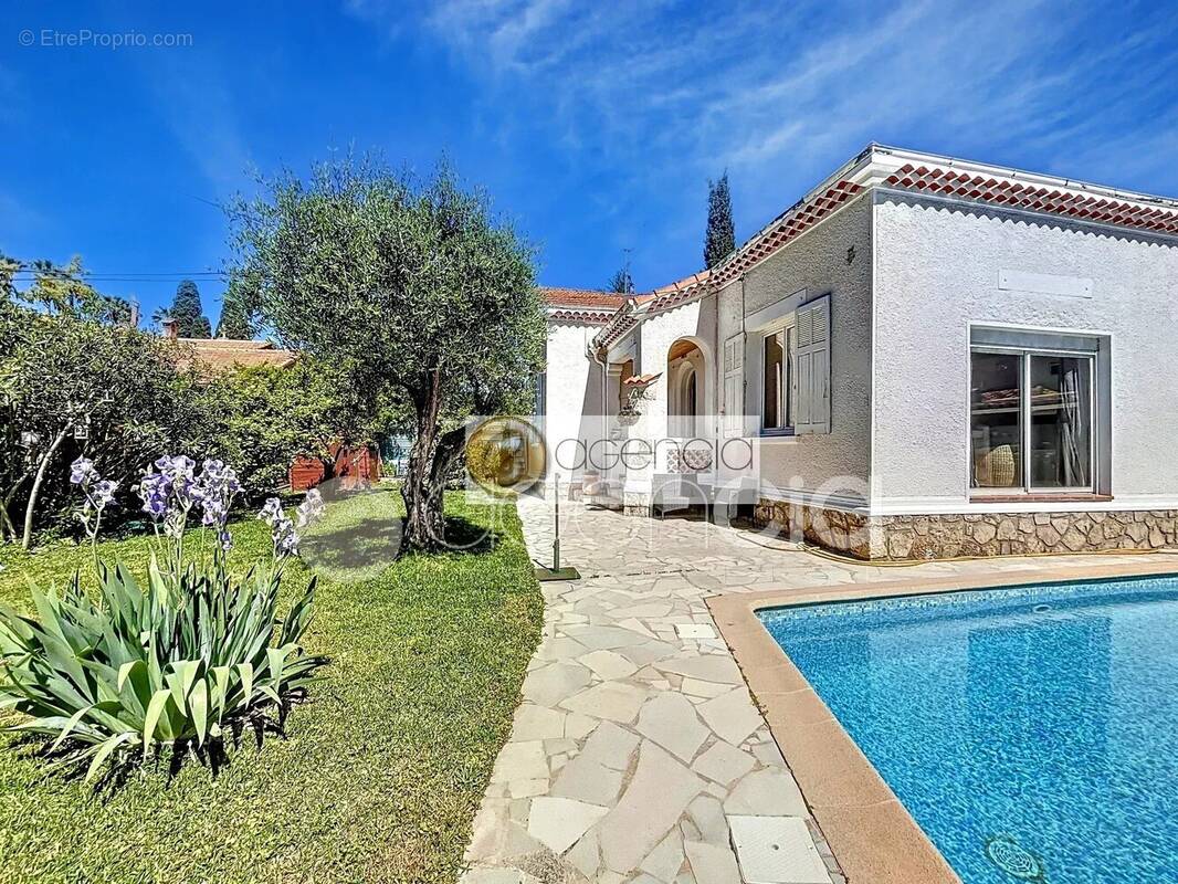 Maison à VALLAURIS