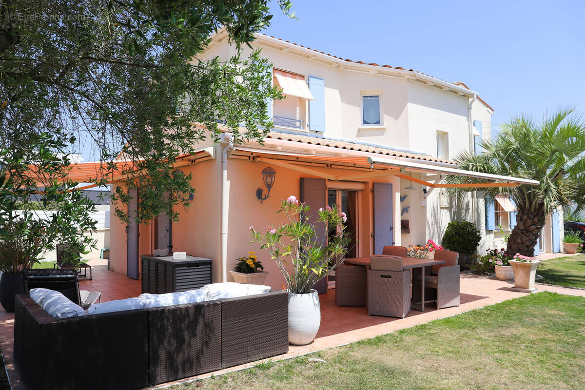 Maison à VAUX-SUR-MER