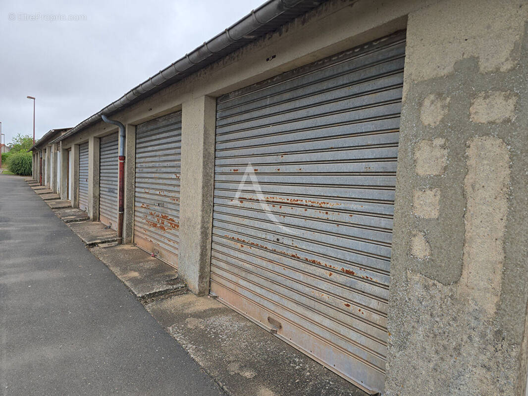 Parking à POTIGNY
