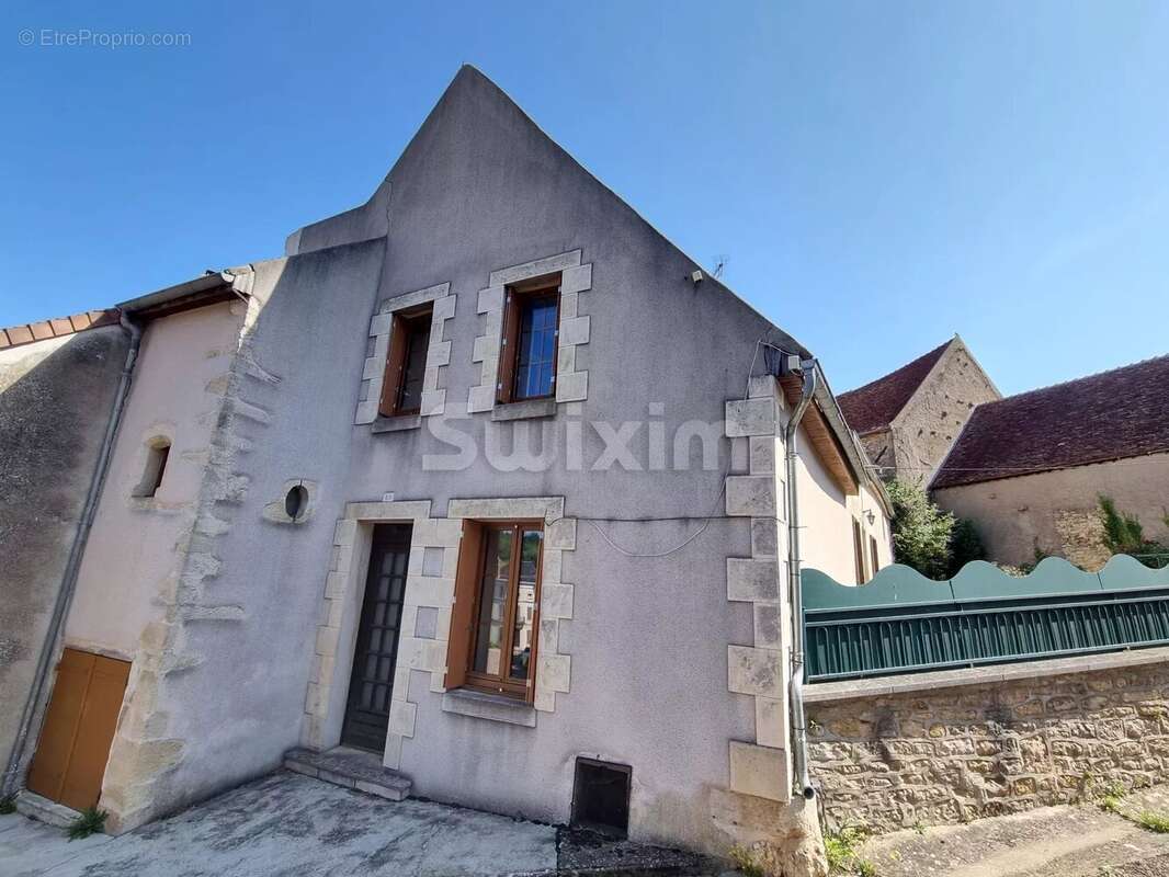 Maison à VARZY
