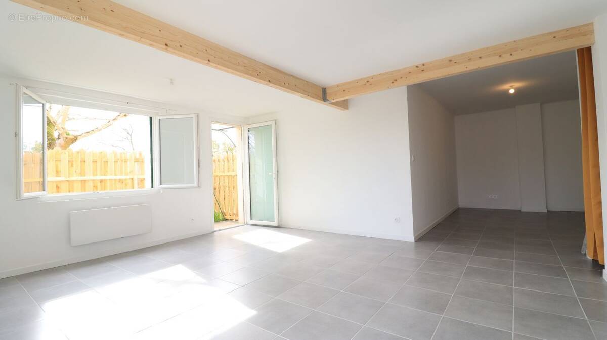 Appartement à SABLONS