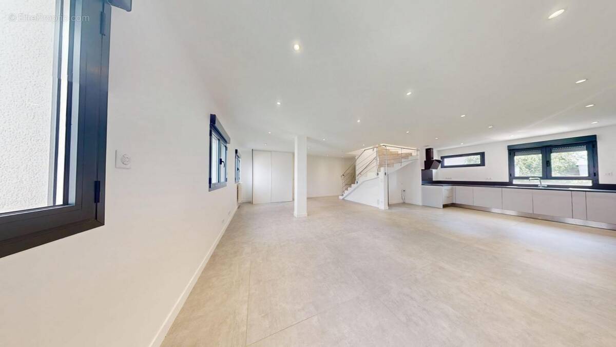Appartement à SAINT-MAUR-DES-FOSSES