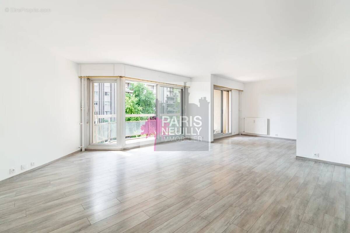 Appartement à COURBEVOIE