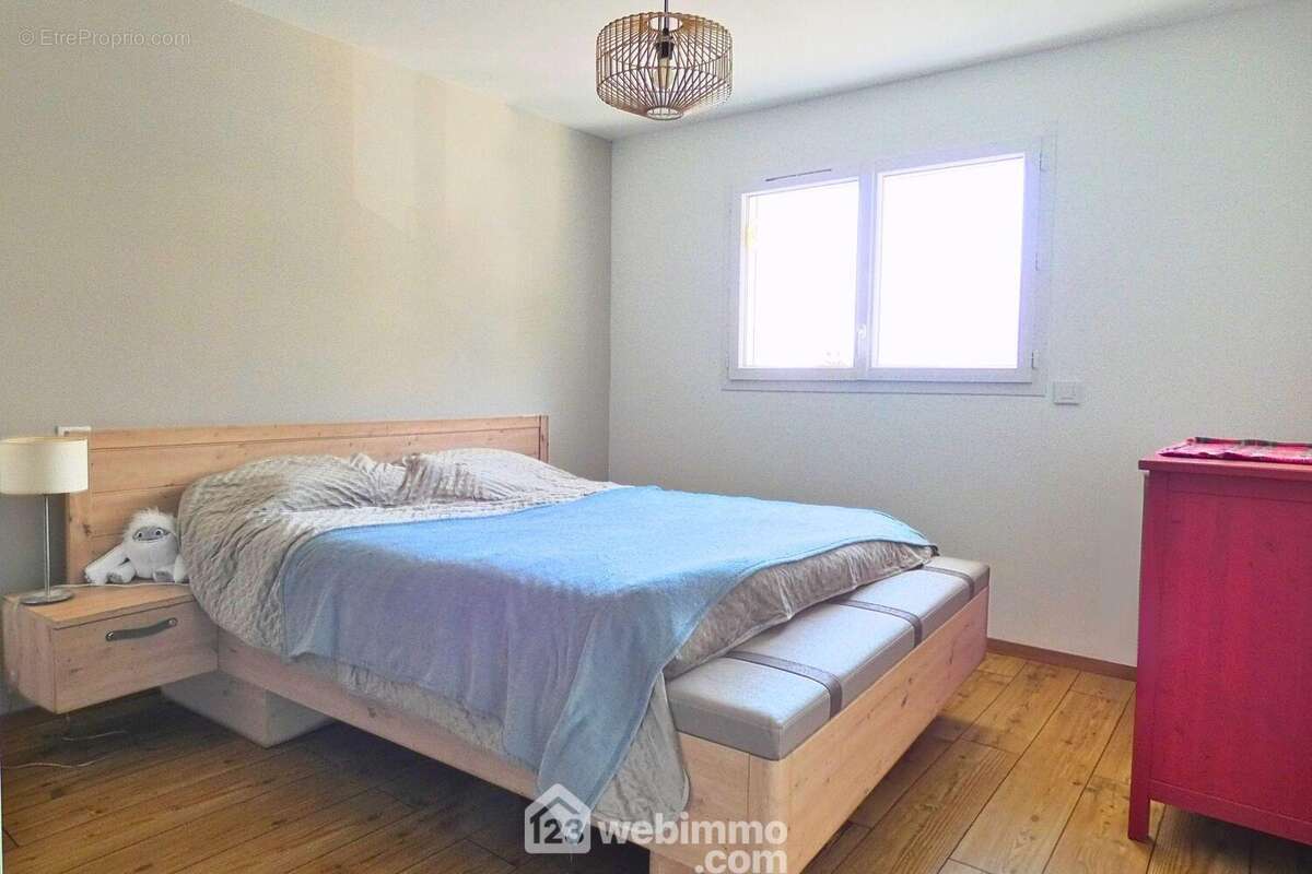 ...Et celle-ci de 12 m² avec placard - Maison à UGINE