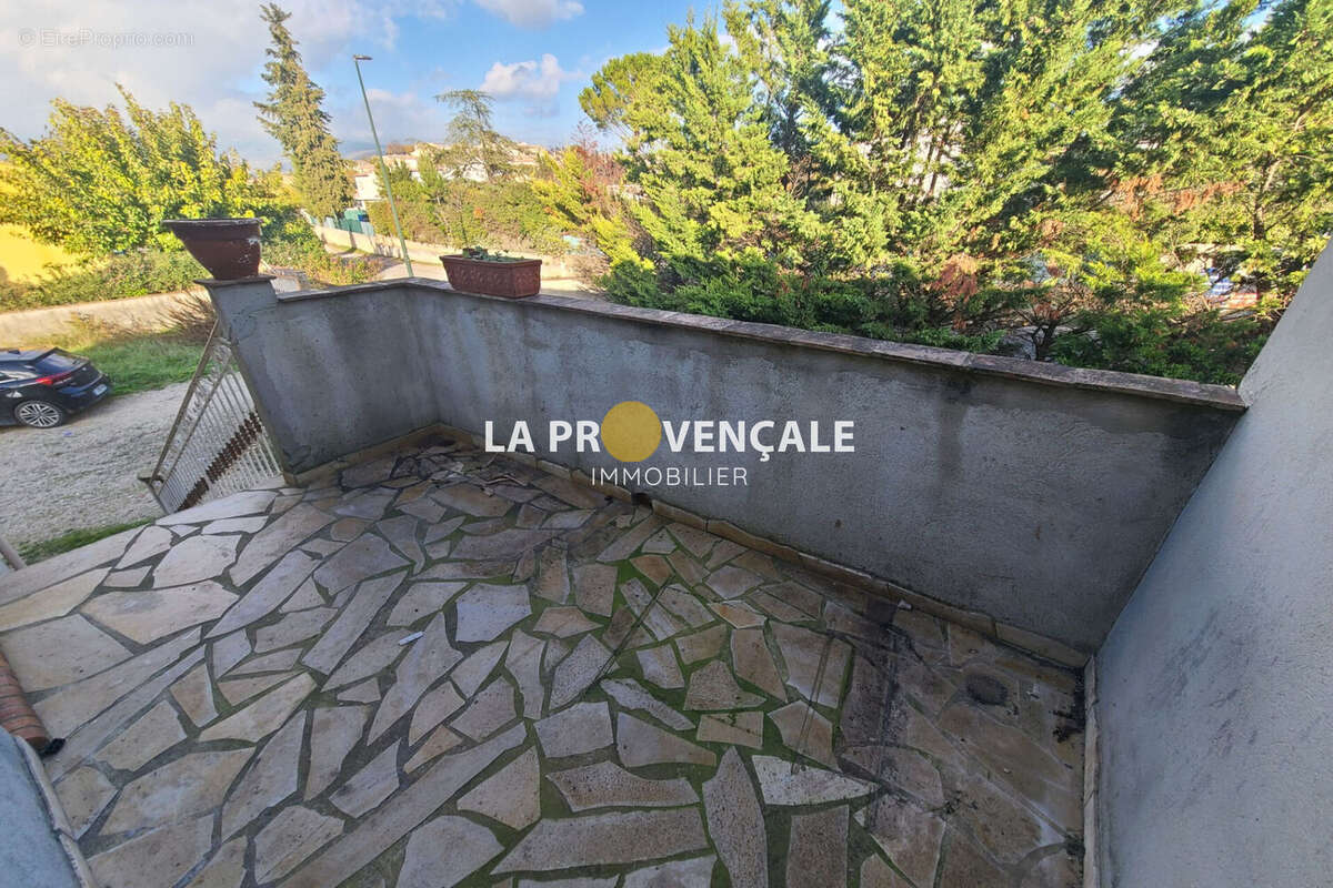 Appartement à POURRIERES