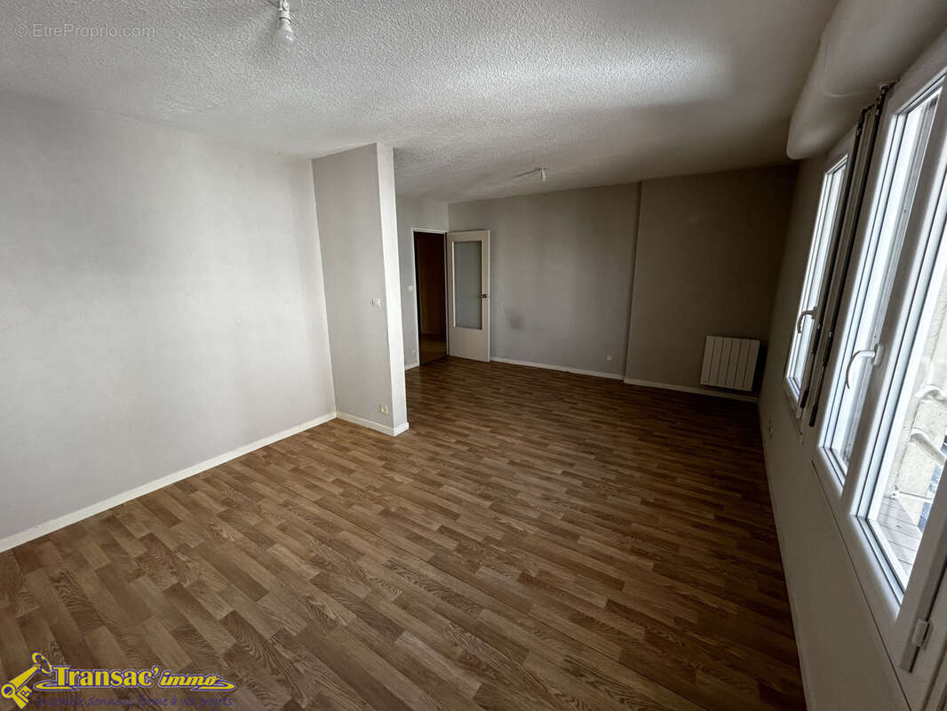Appartement à PUY-GUILLAUME