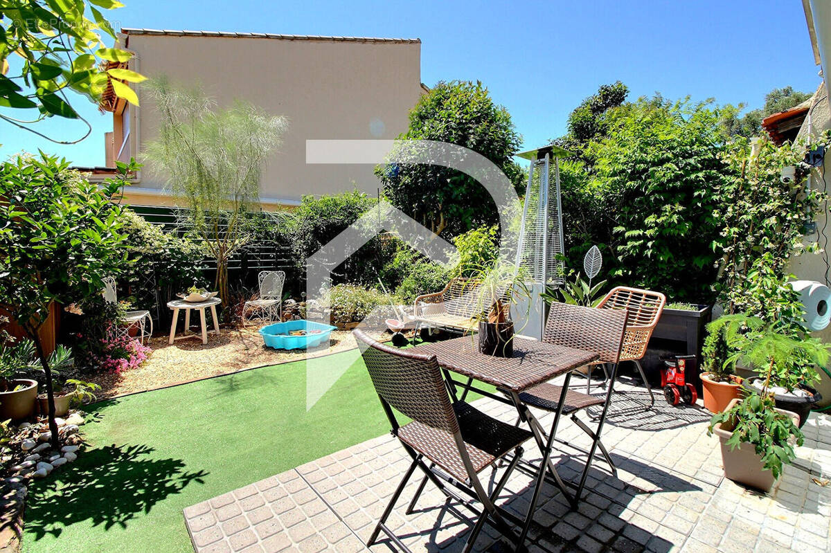 Appartement à BORMES-LES-MIMOSAS