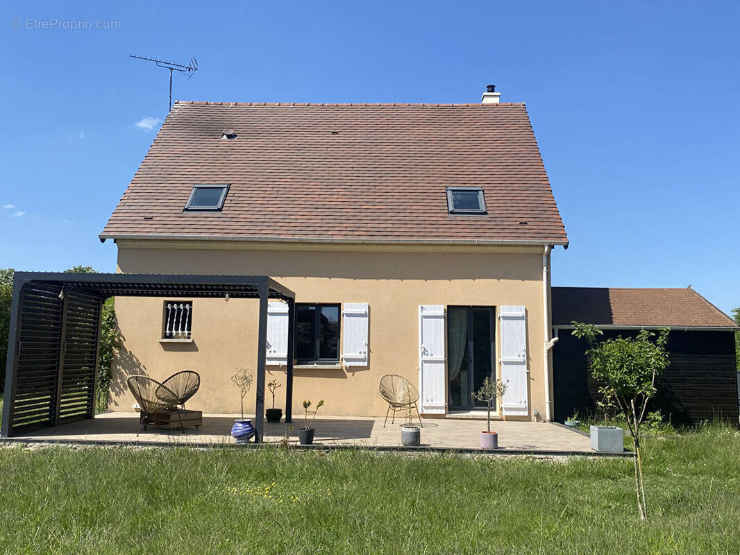 Maison à HOUDAN