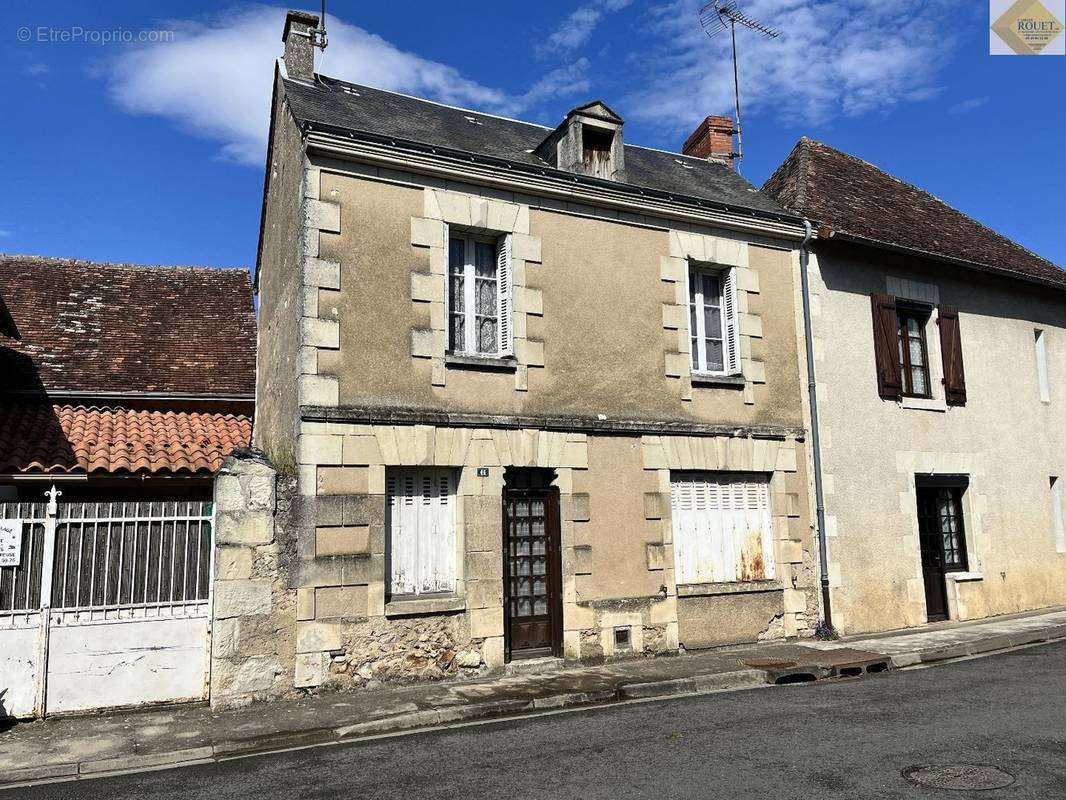 Maison à YZEURES-SUR-CREUSE