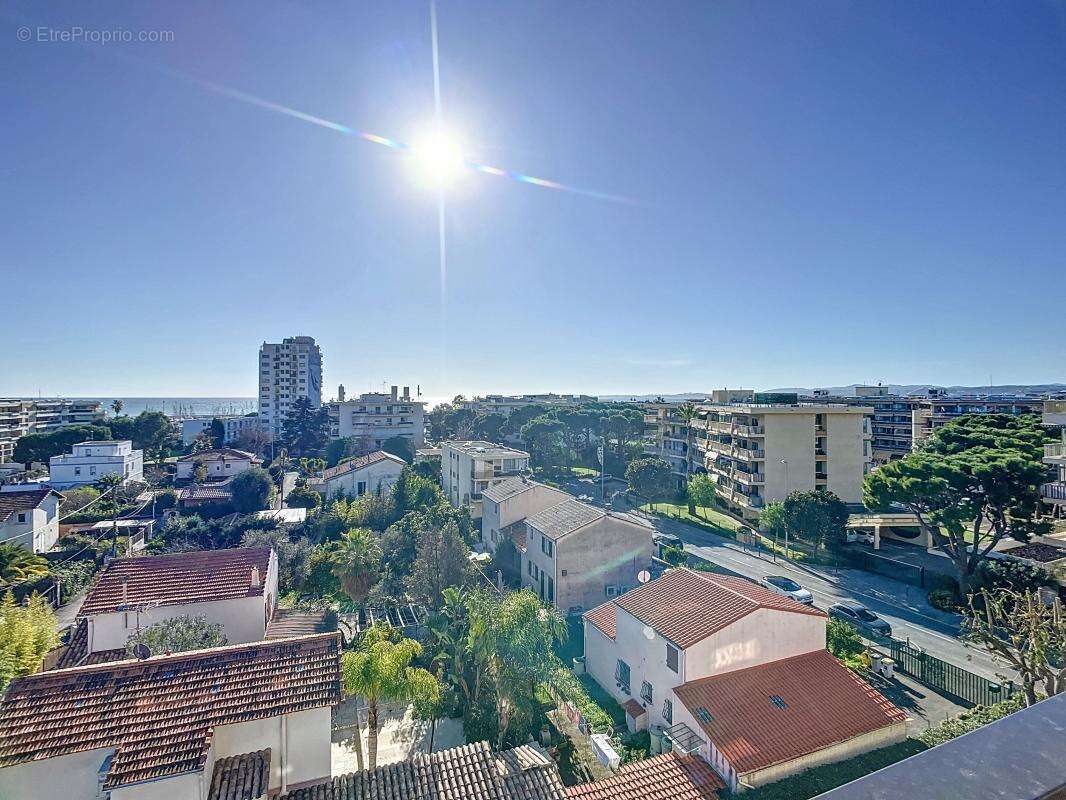 Appartement à SAINT-LAURENT-DU-VAR