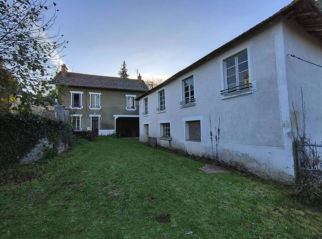 Maison à AMBAZAC