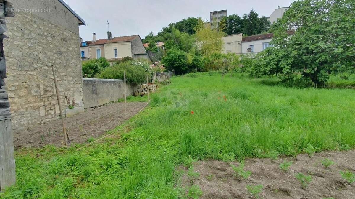 Terrain à ANGOULEME
