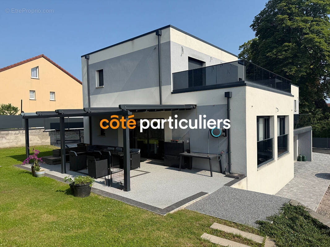 Maison à MIRECOURT