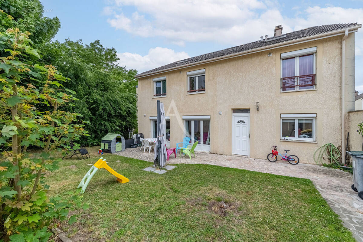 Maison à JOUY-LE-MOUTIER