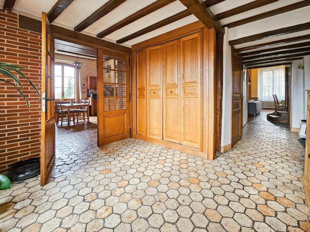 Maison à MILLY-SUR-THERAIN