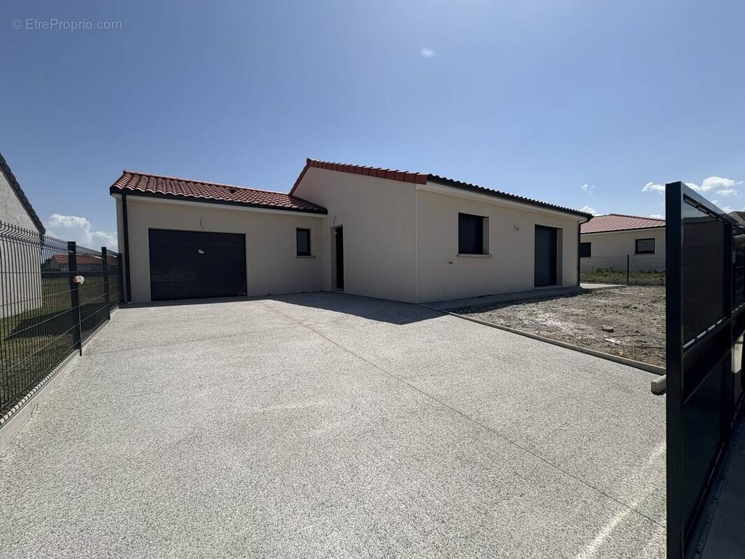 Maison à COGNAT-LYONNE
