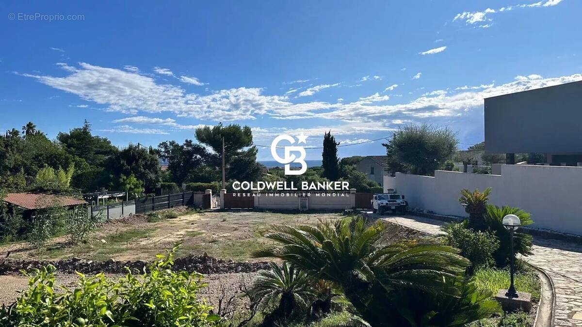 Terrain à FREJUS