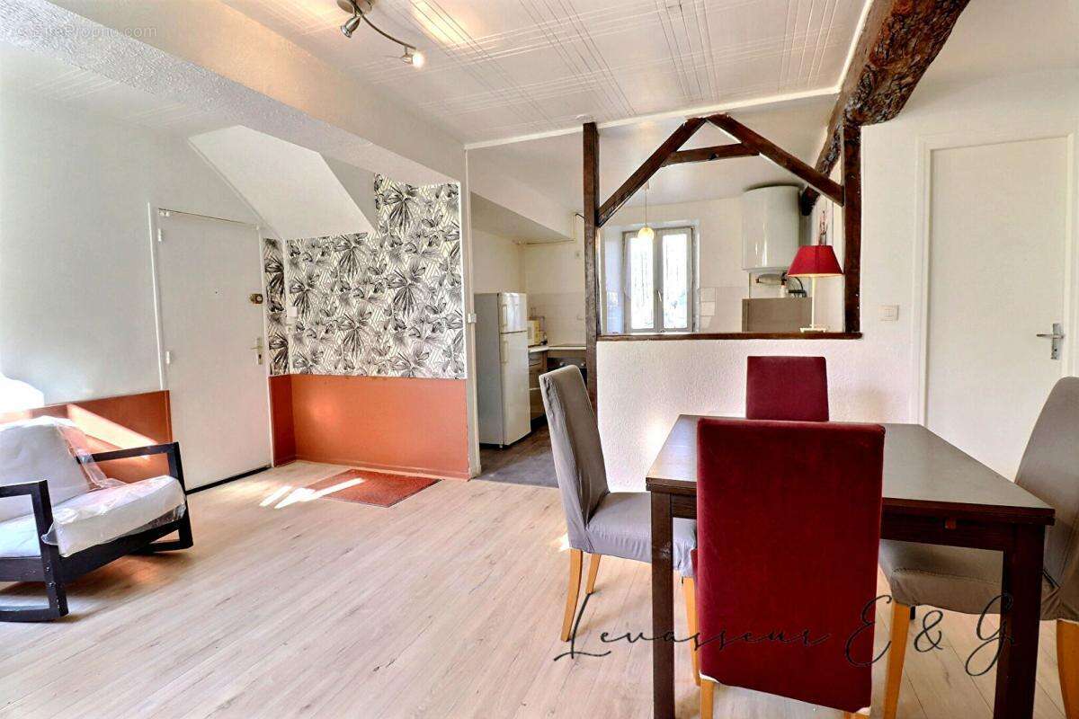 Appartement à MOUY