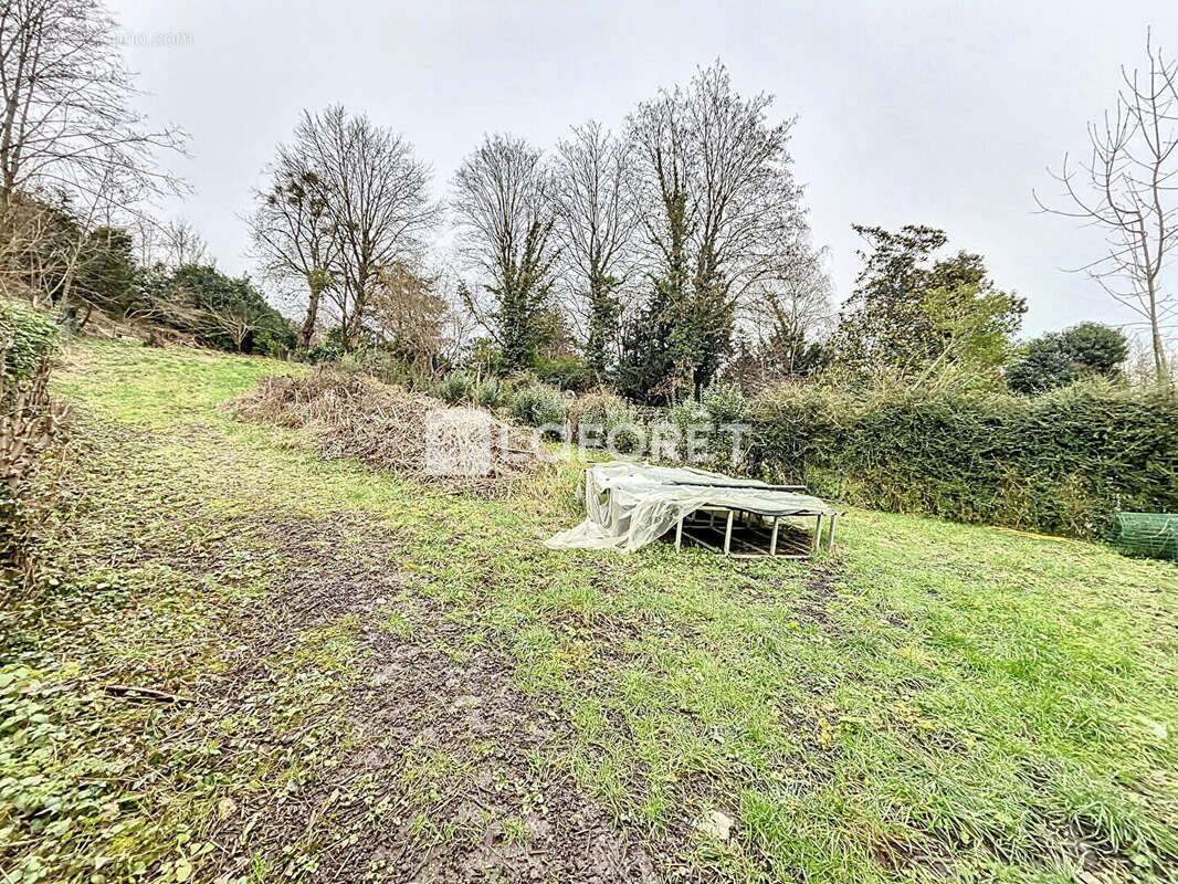 Terrain à LA CELLE-SAINT-CLOUD
