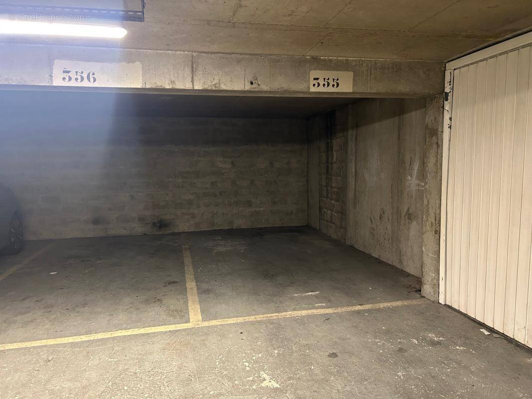 Parking à PARIS-20E