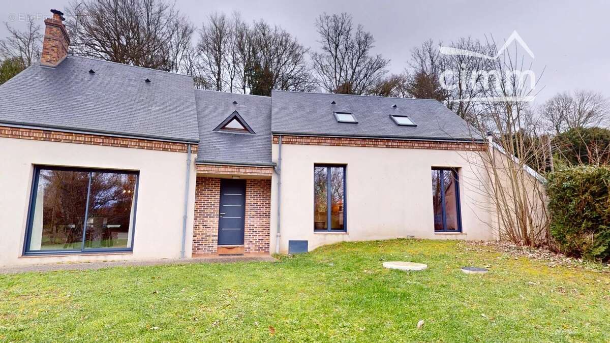 Maison à LA CHAPELLE-SAINT-MESMIN