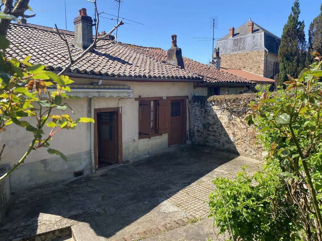 Maison à BELLAC