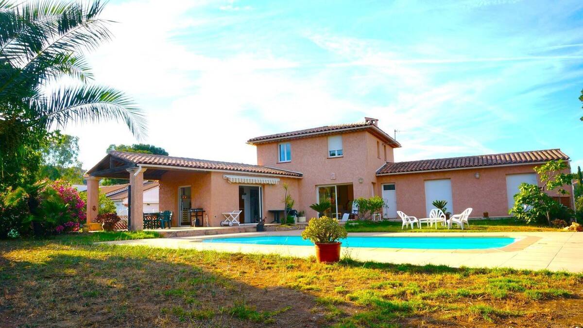 Maison à LES ISSAMBRES