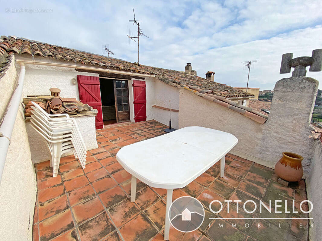 Appartement à ROQUEBRUNE-SUR-ARGENS