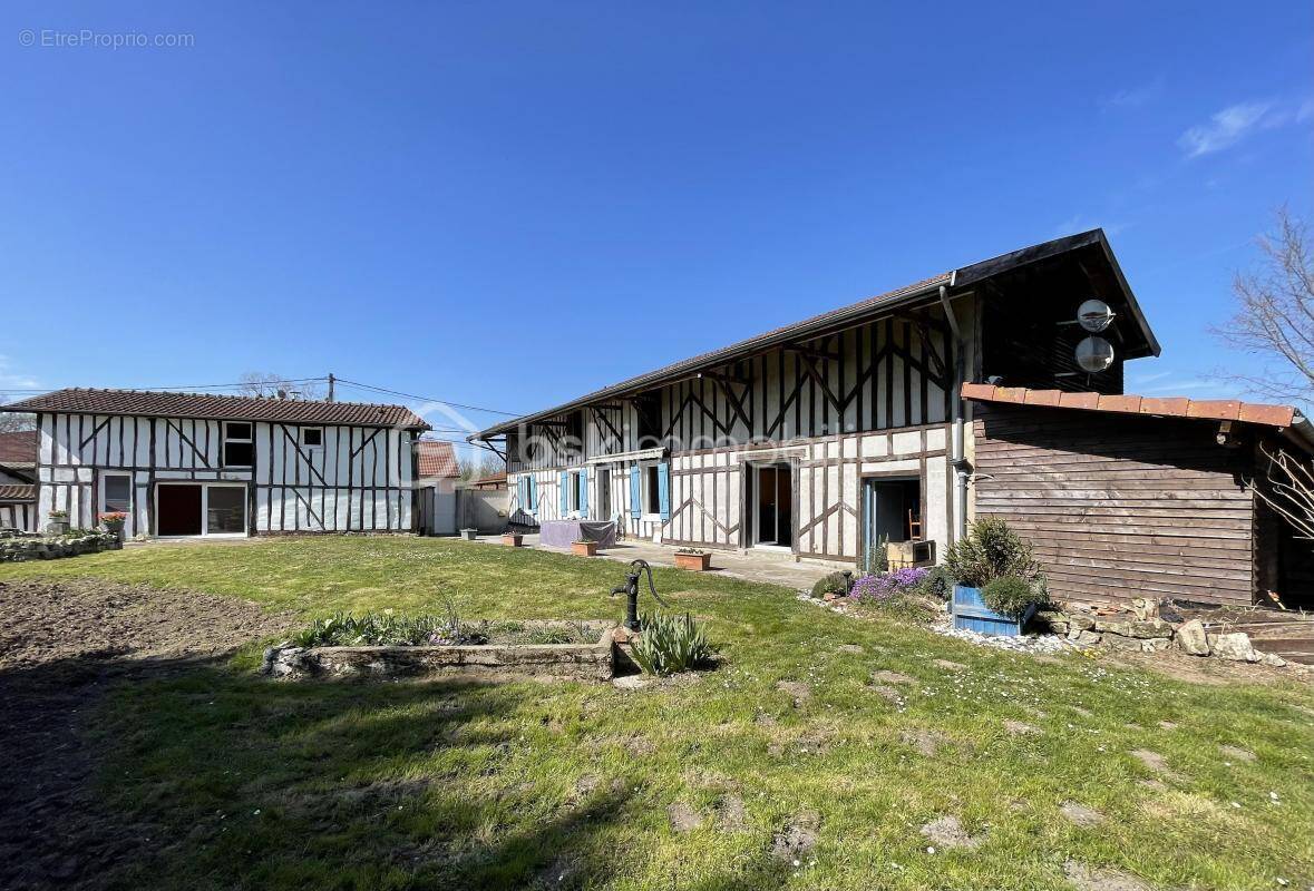 Maison à GIFFAUMONT-CHAMPAUBERT