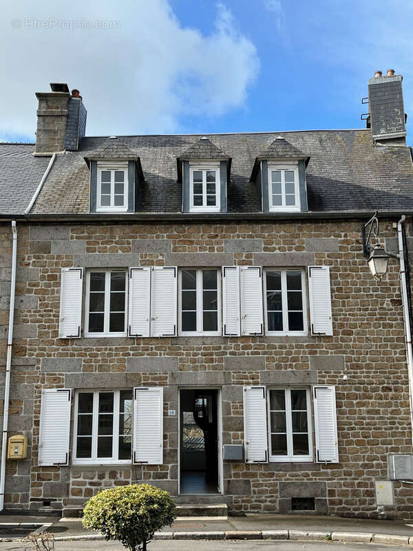 Maison à SAINT-SEVER-CALVADOS