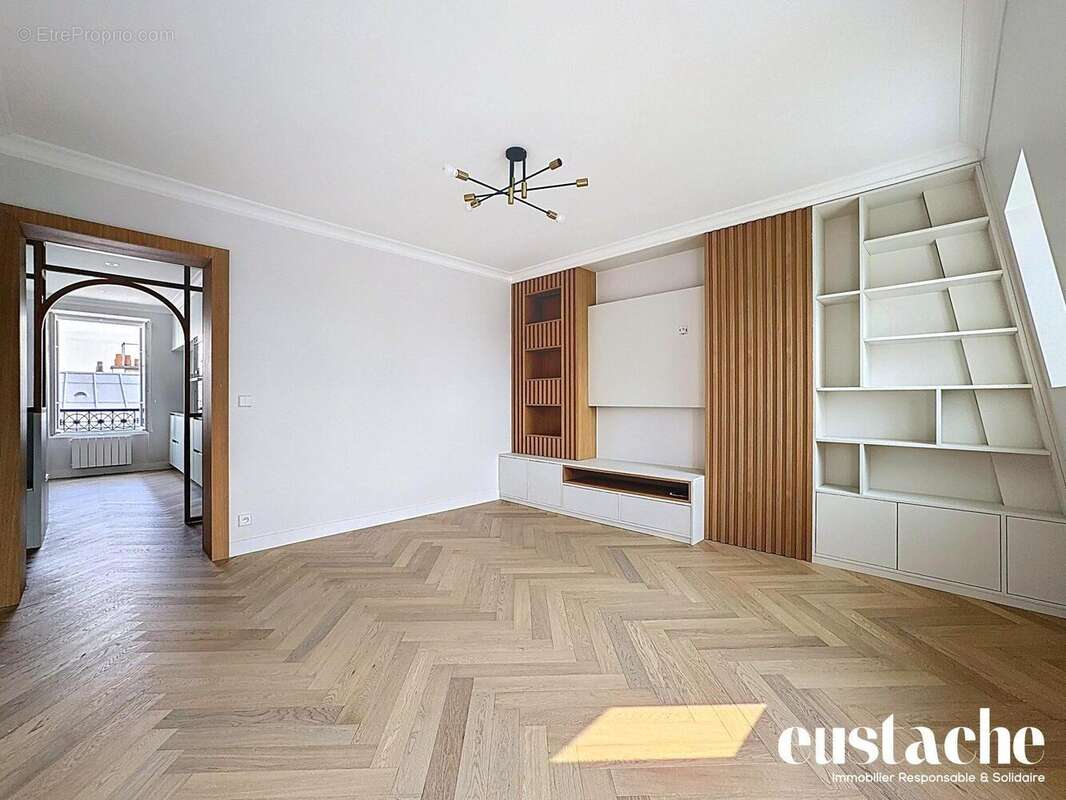 Appartement à PARIS-10E