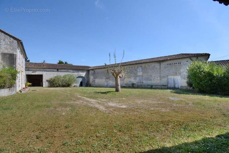 Maison à HIERSAC