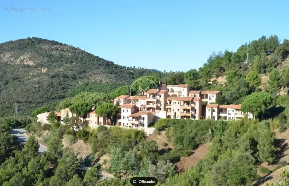 Appartement à ROQUEBRUNE-SUR-ARGENS