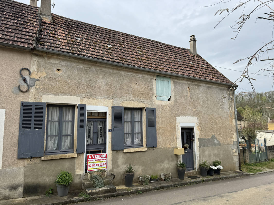 Maison à CHATEL-CENSOIR