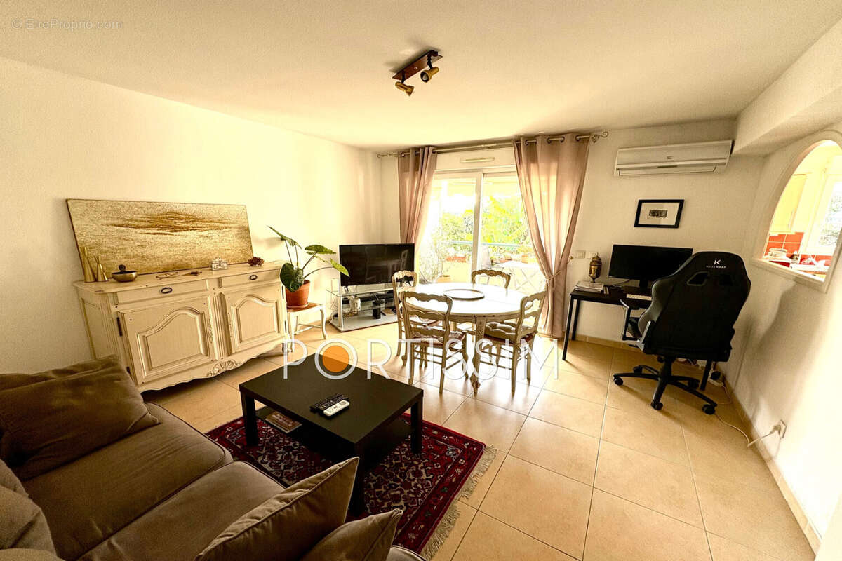 Appartement à SAINT-LAURENT-DU-VAR