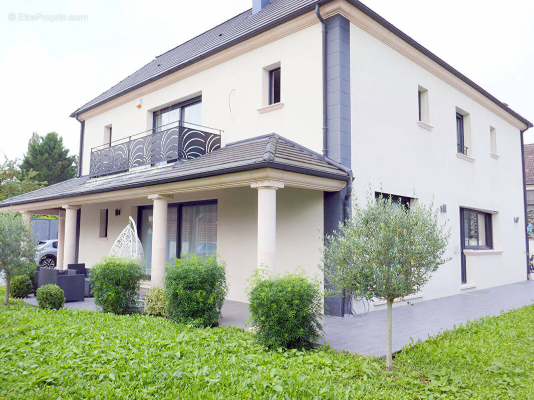 Maison à ELANCOURT