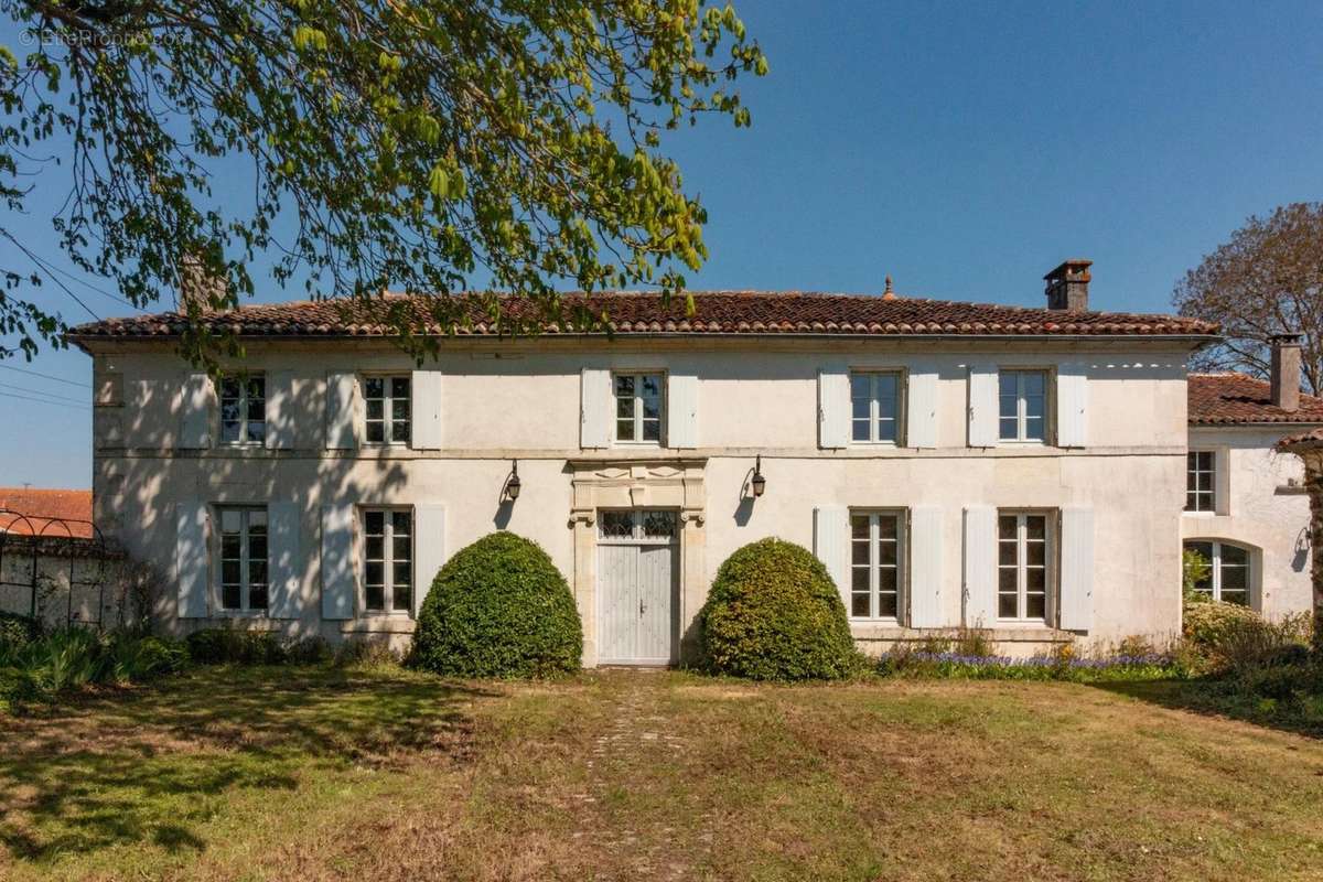 Maison à SEGONZAC