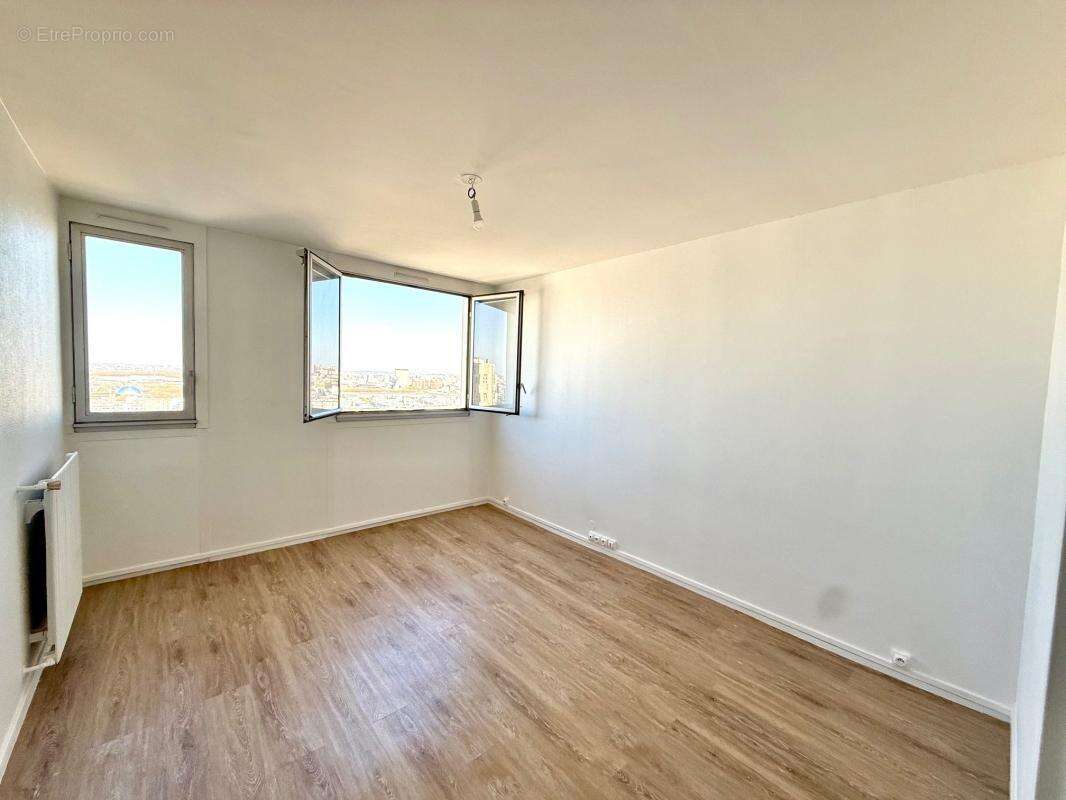 Appartement à PARIS-19E