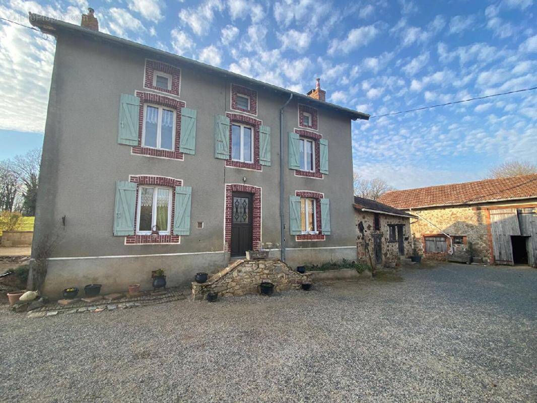 Maison à MEILHAC