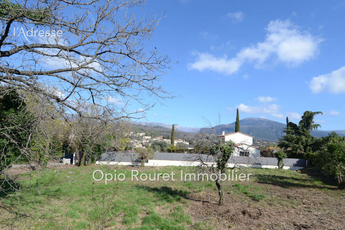 Terrain à LE ROURET