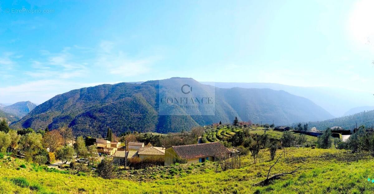 Terrain à PIERREFEU