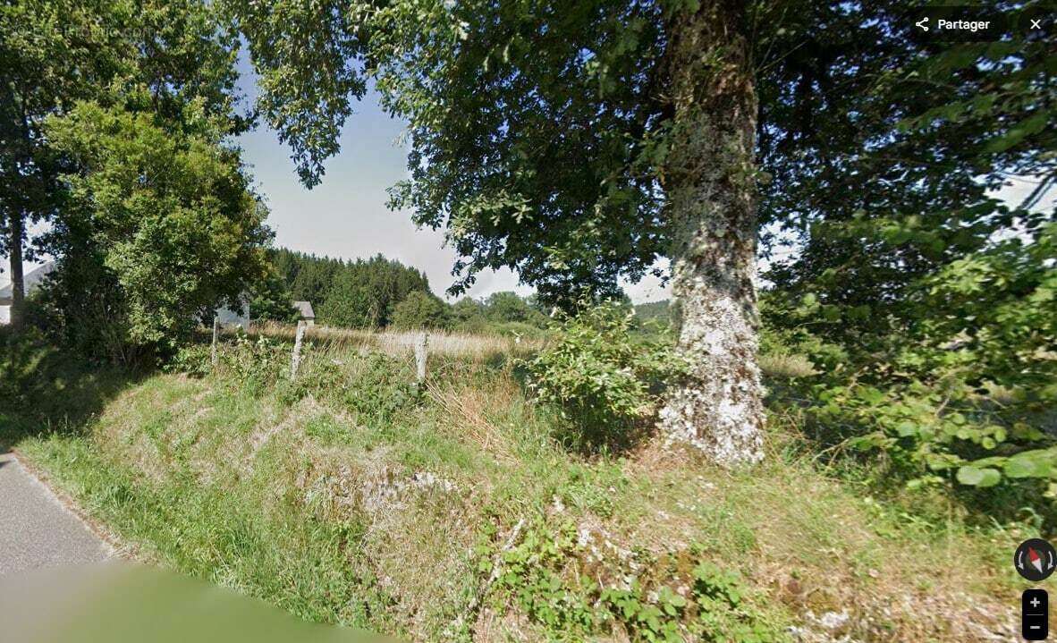 Terrain à MAUSSAC
