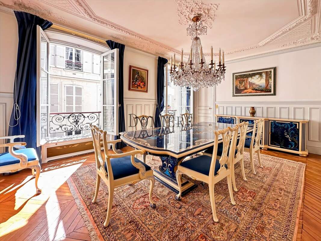 Appartement à PARIS-8E