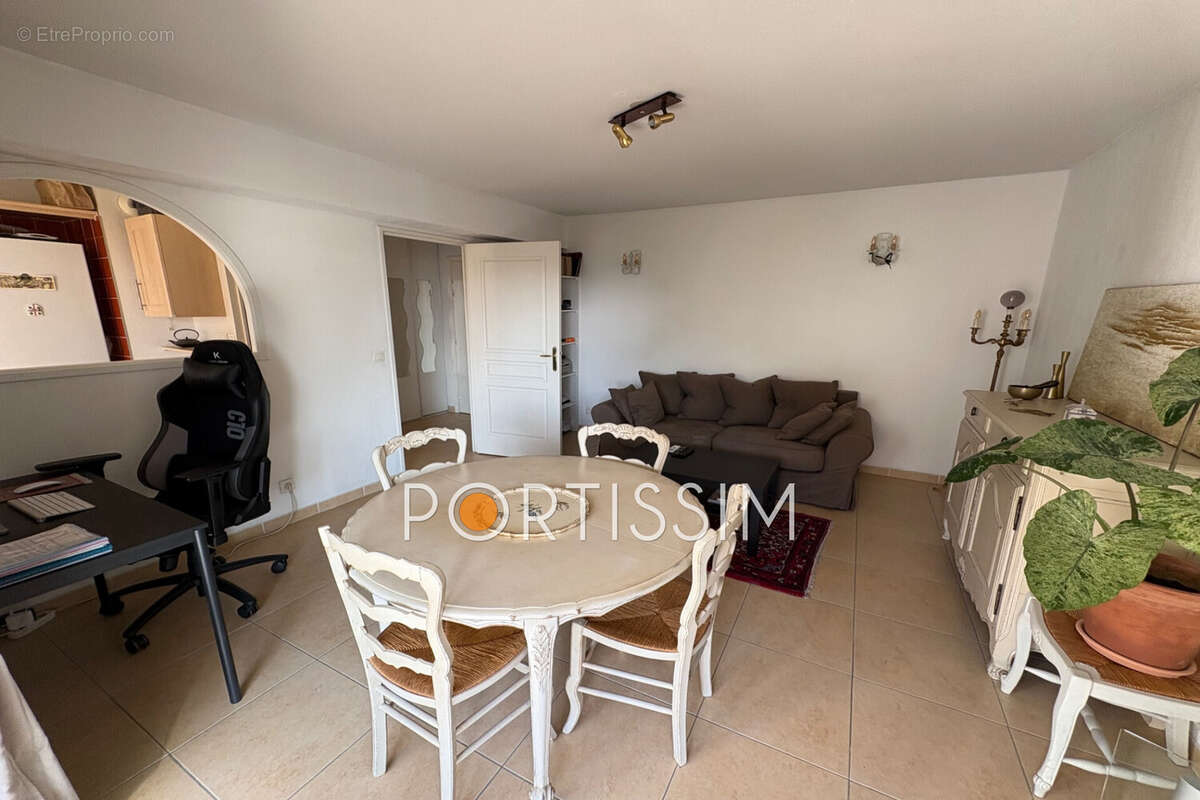Appartement à SAINT-LAURENT-DU-VAR