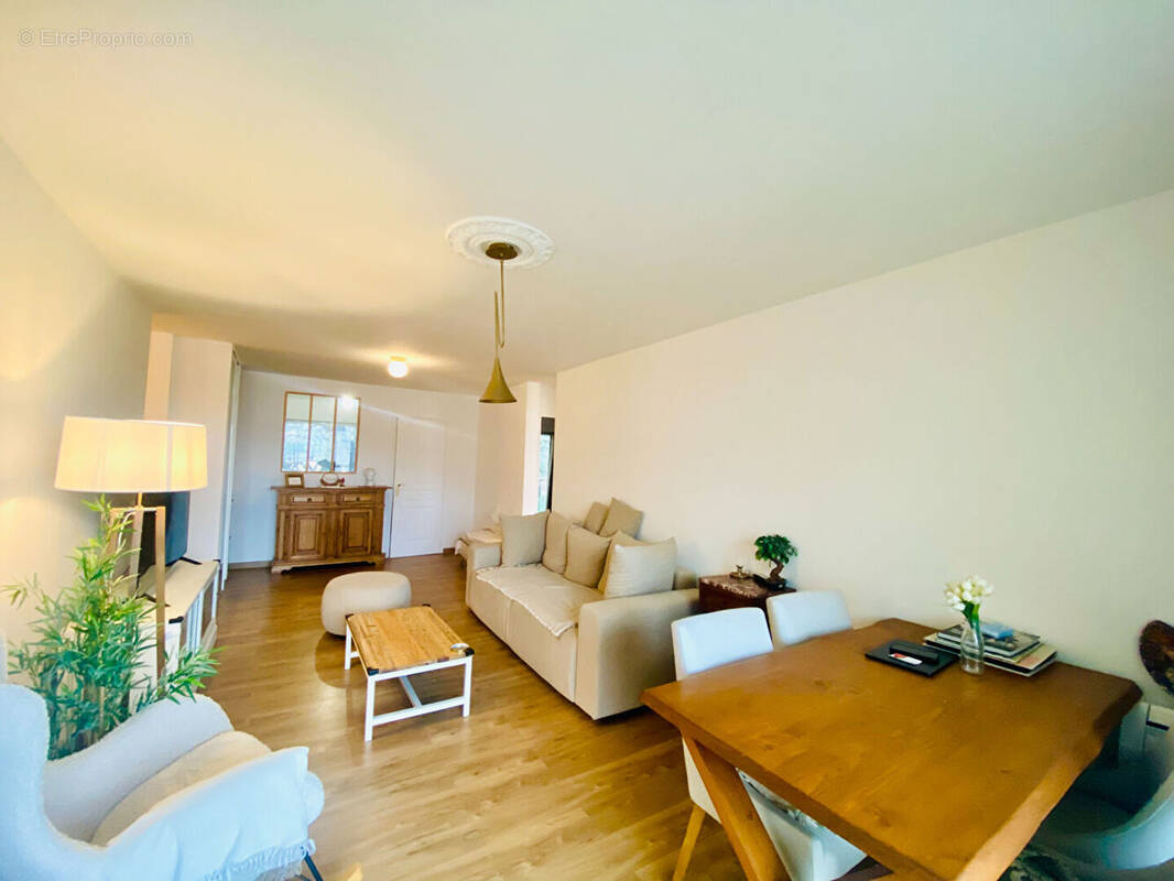 Appartement à MANDELIEU-LA-NAPOULE