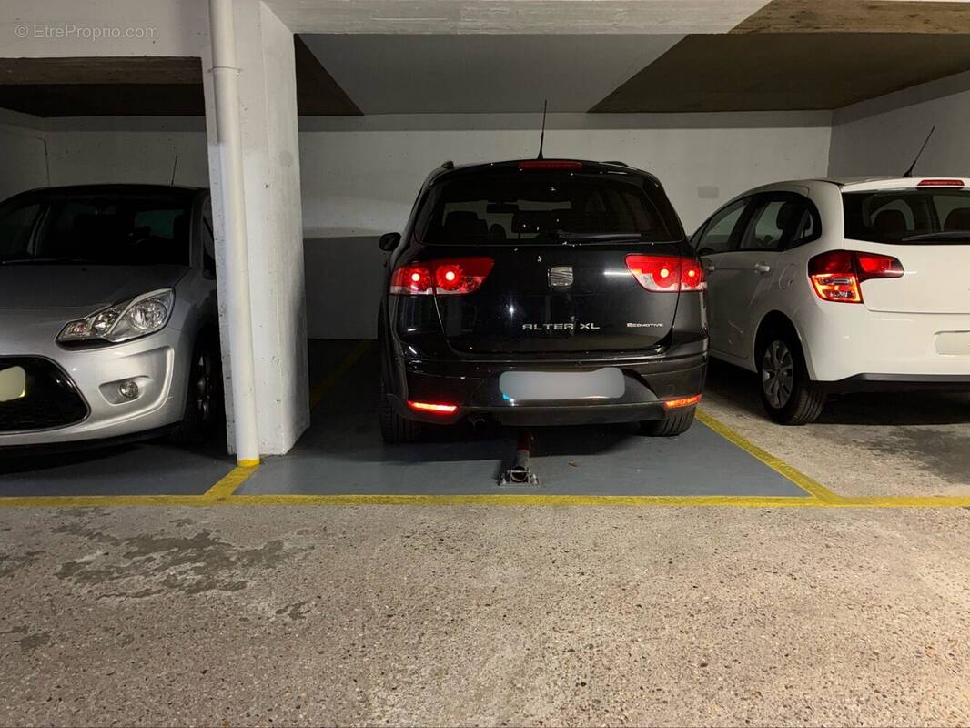 Parking à PARIS-11E