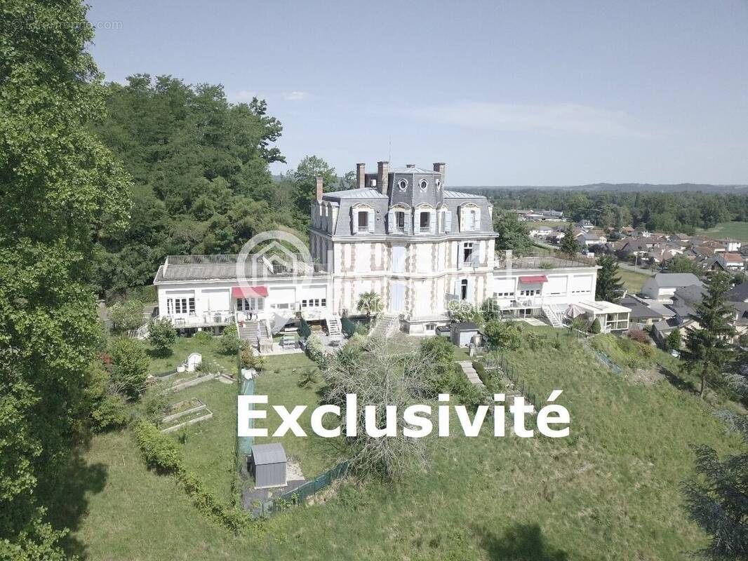 Appartement à NAY