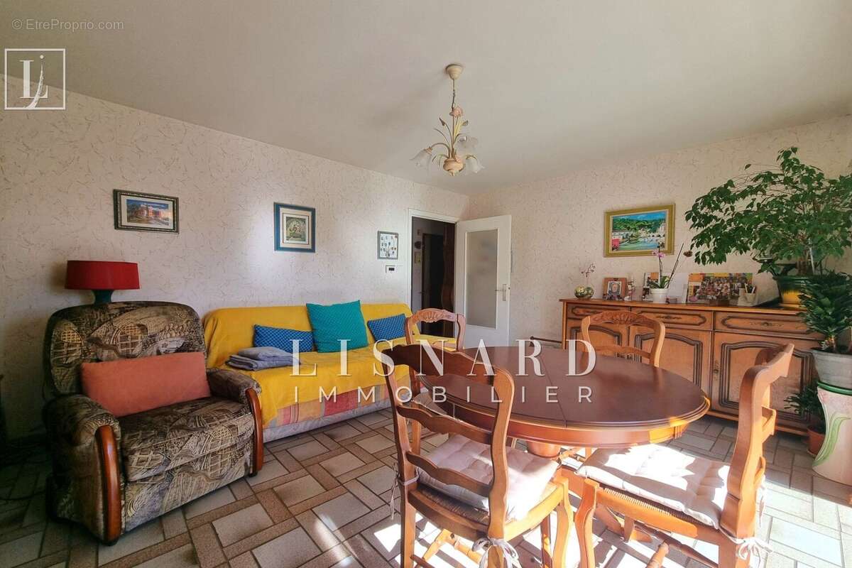 Appartement à VALLAURIS